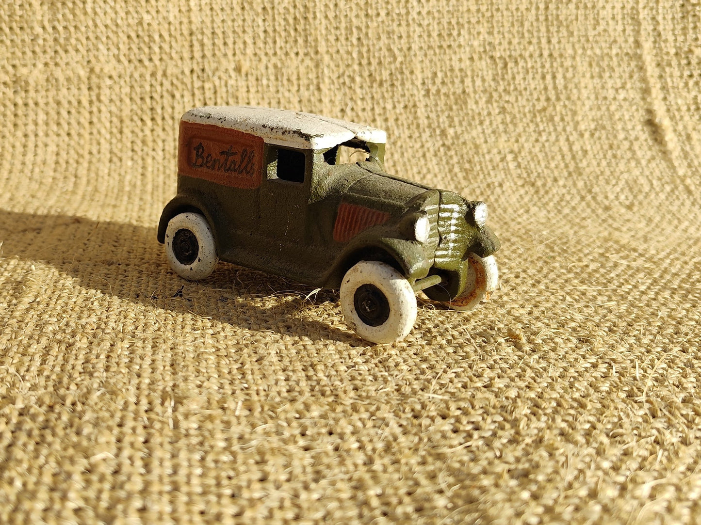 Bentalls Sedan