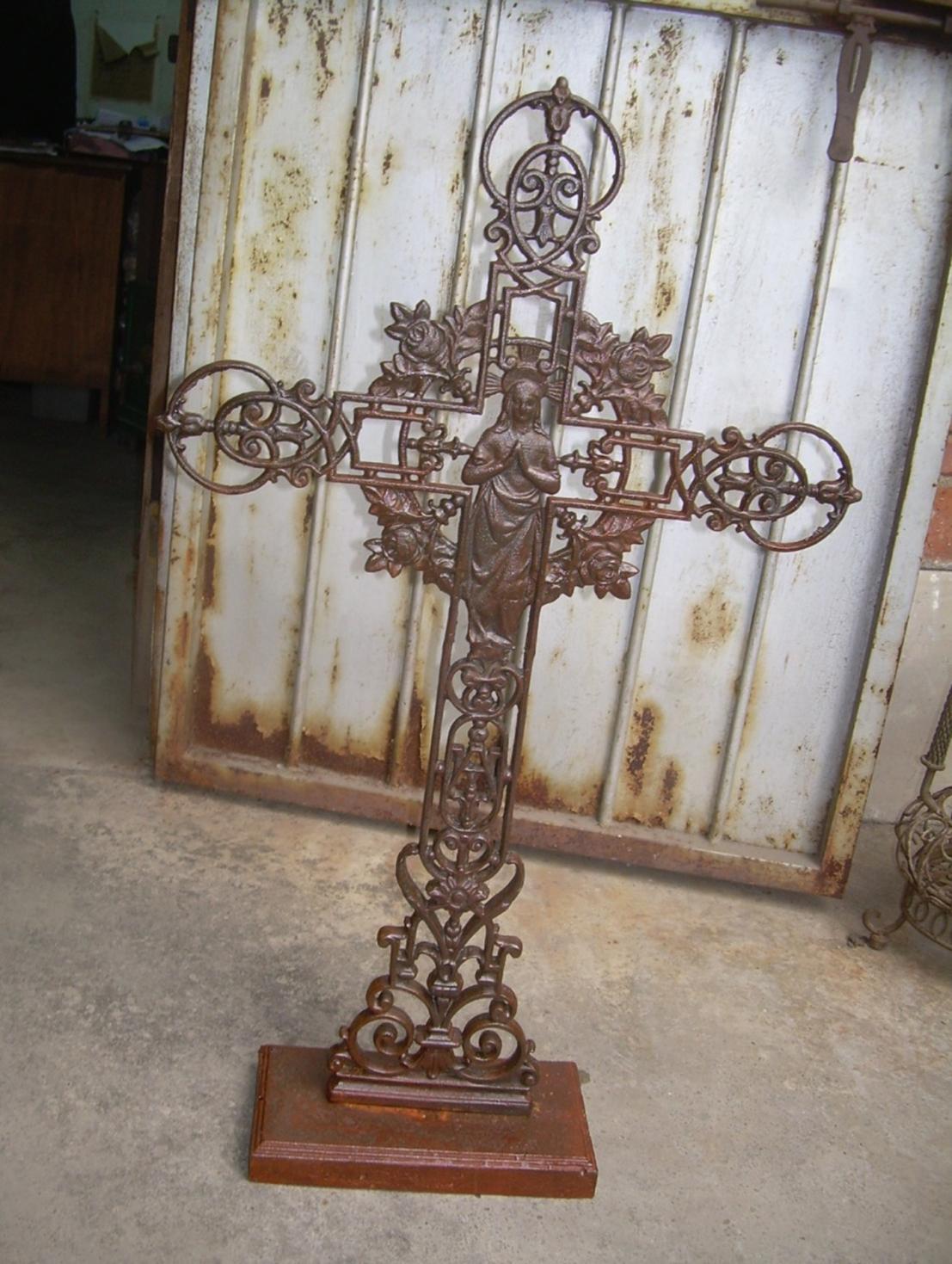 Mary Of The Roses Cross