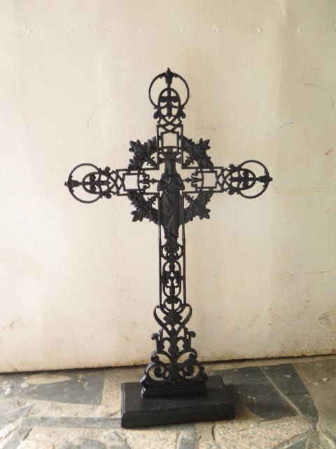 Mary Of The Roses Cross