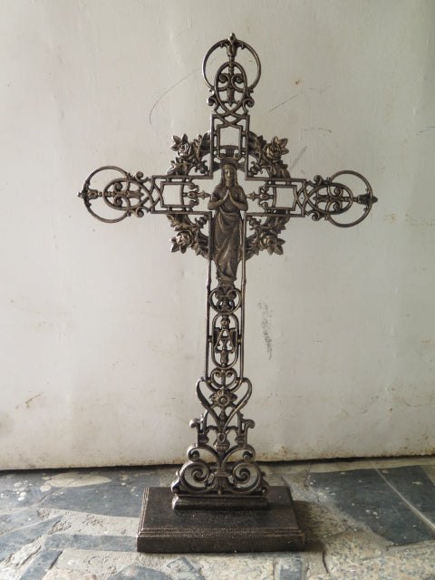 Mary Of The Roses Cross