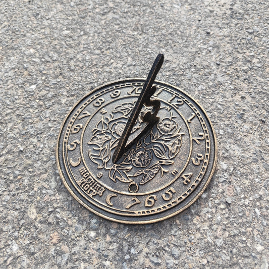 Small Numerical Sundial with Rose Pattern