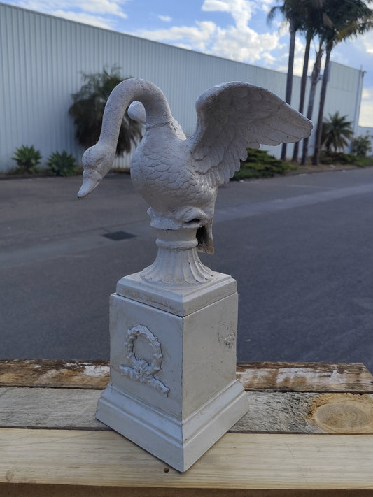 Small Swan Urn 35CM