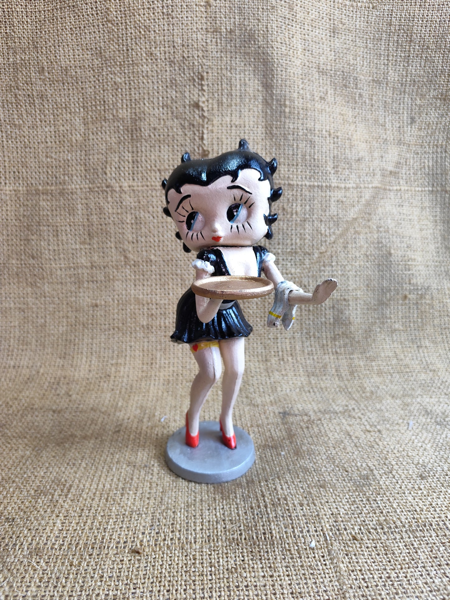 Betty  Waitress 33CM
