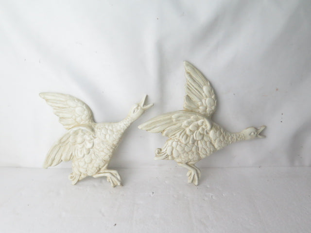 Wall Mount Flying Swan 18CM