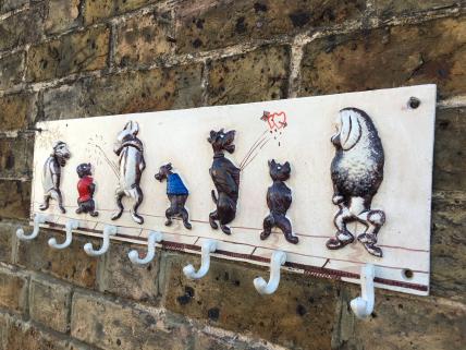 Dogs Peeing with 7 Hooks