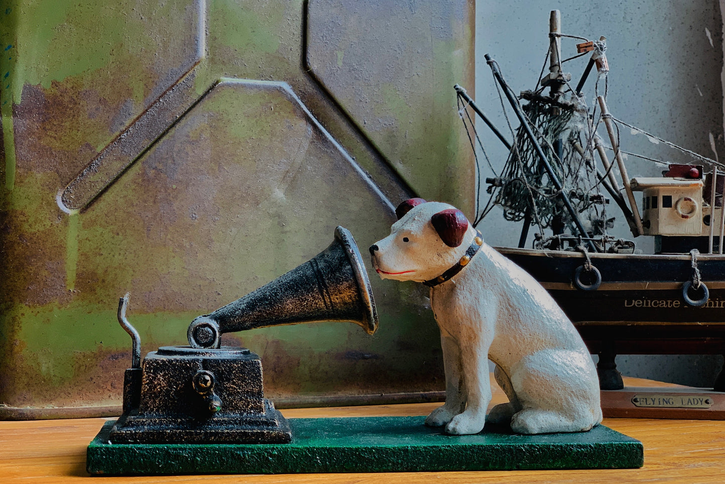 Nipper Dog with Gramophone 1