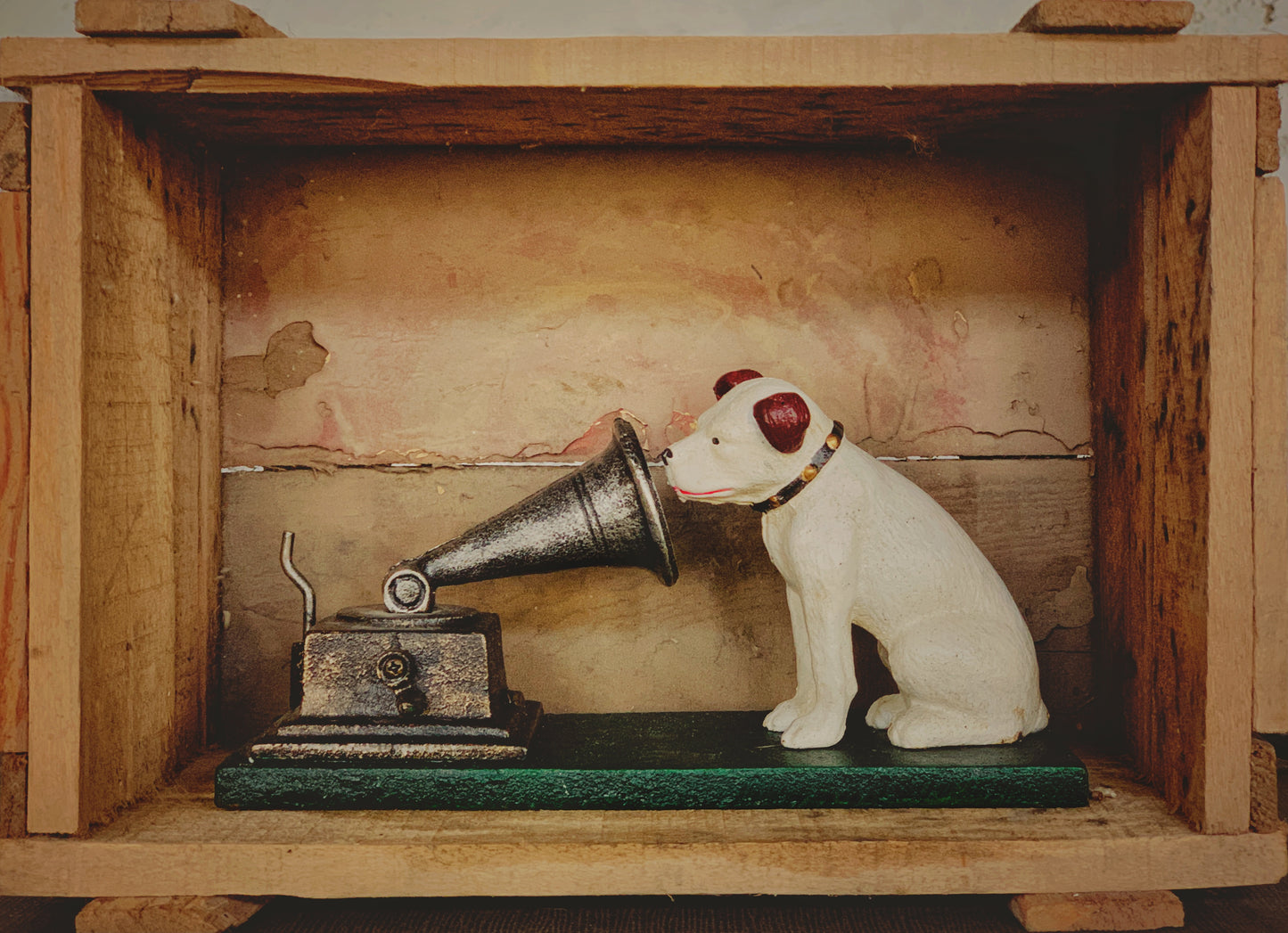 Nipper Dog with Gramophone 1
