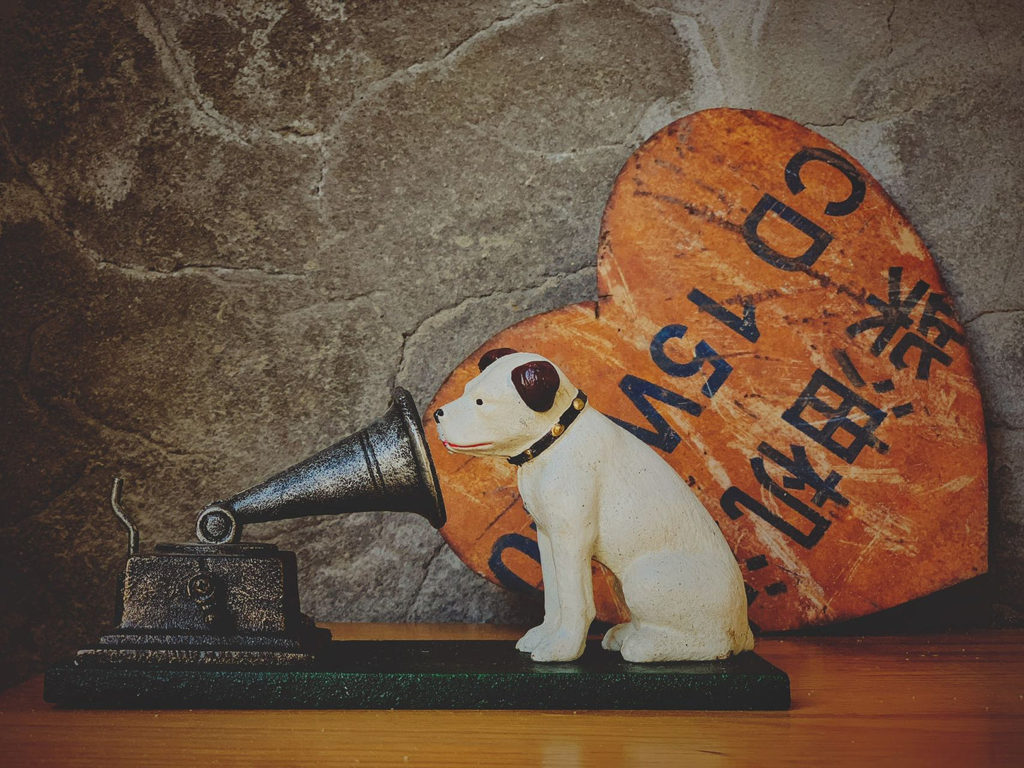 Nipper Dog with Gramophone 1