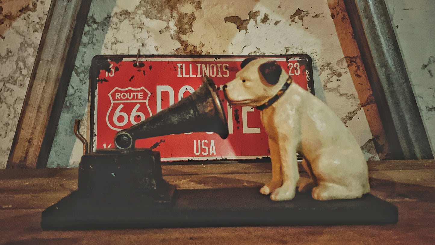 Nipper Dog with Gramophone 1